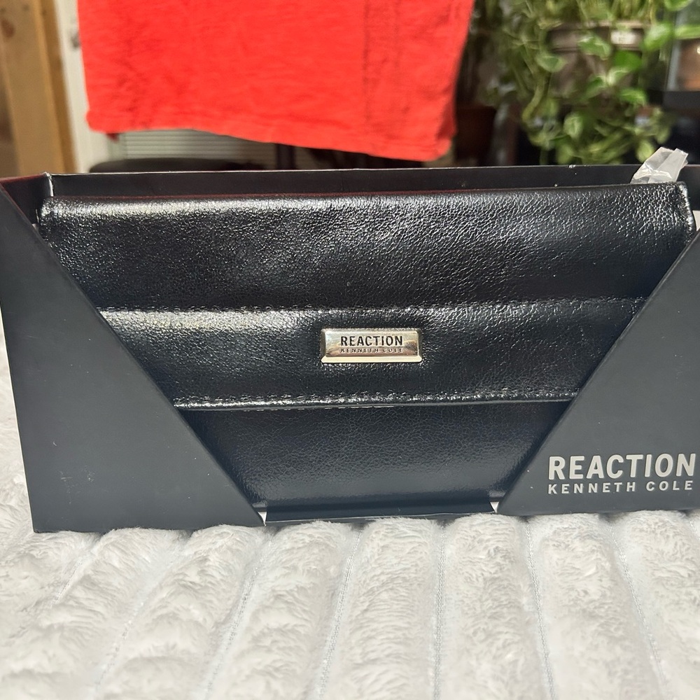 NWT Kenneth Cole Reaction Shiny Black Clutch Wallet